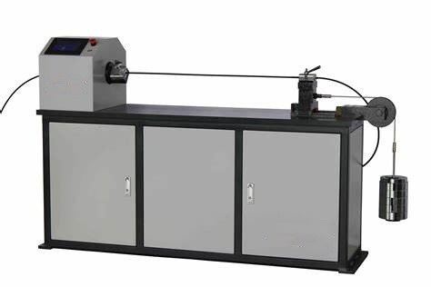 Maschine zur Prüfung des Torsionswiderstands von Windkraftkabeln bei hohen und niedrigen Temperaturen