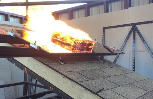 UL790 Intermittierende Flammenprüfung für den Bau integrierter Photovoltaik-Prüfgeräte