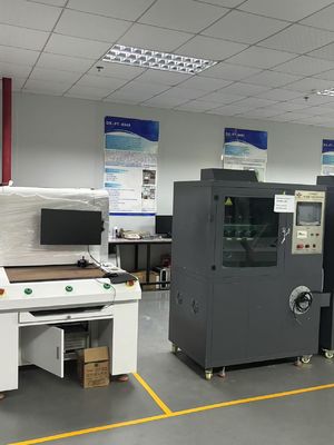 Erhalten Sie genaue Ergebnisse DX8427 Isolationsmaterial-Prüfmaschine 6-10 Stunden Testzeit 0,5 mm dicke Elektrode